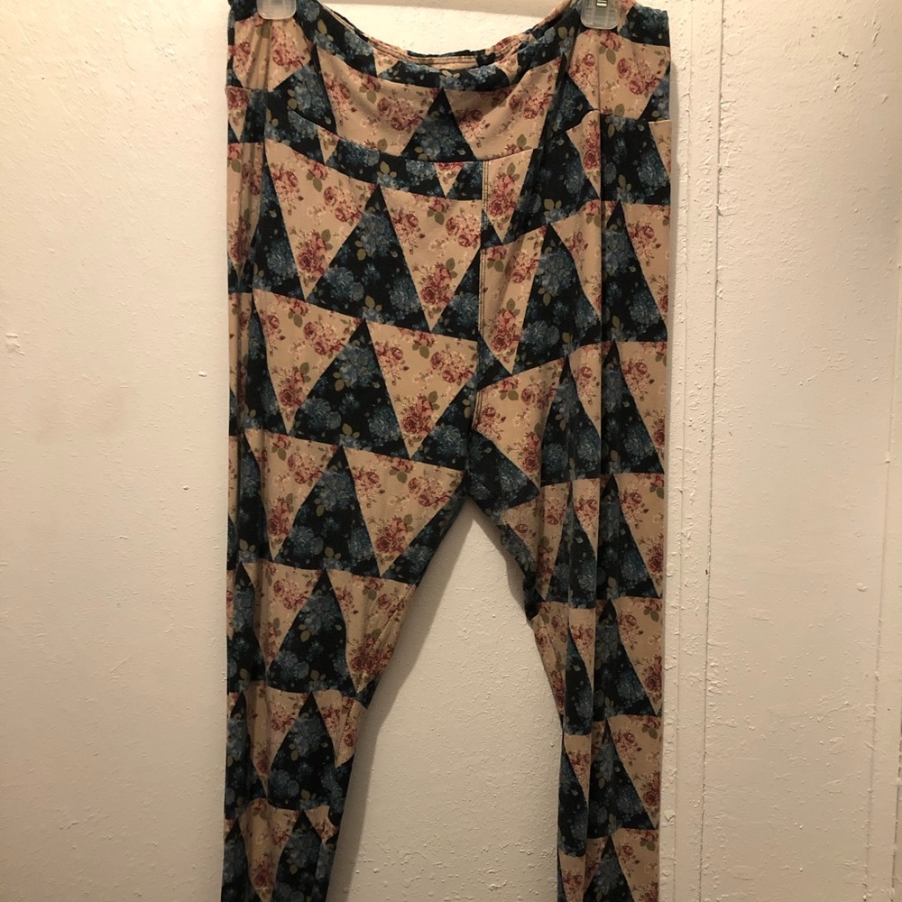 LuLaRoe Tall and Curvy Leggings.